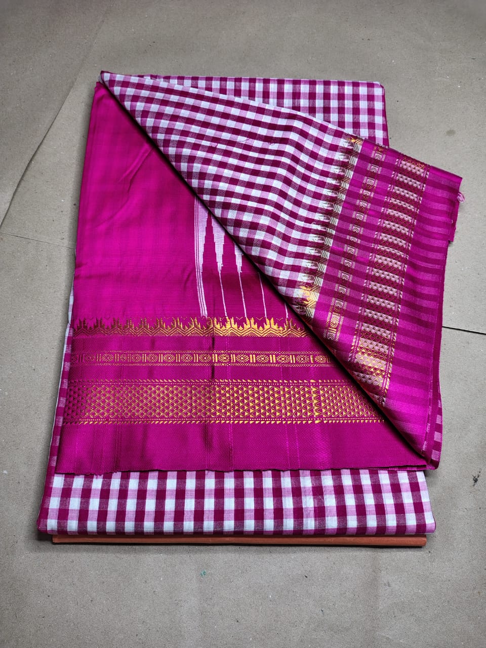 Pink Royale Zari Handloom Saree - Image 2
